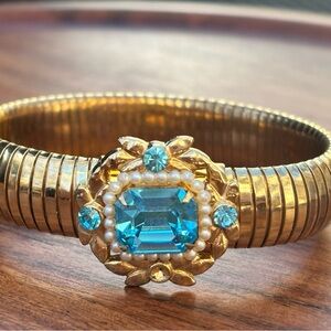 Vintage Aqua Blue Rhinestone Expansion Bracelet Gold Tone
